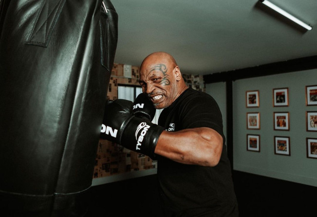 Legenda Tinju Dunia Mike Tyson Kembali Naik Ring