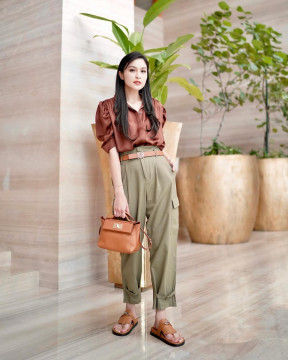 Penuhi Panggilan Kejagung, Sandra Dewi Pakai Outfit Sederhana