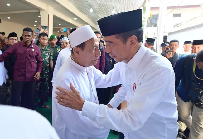 Jokowi Ikut Sholati Jenazah Istri Habib Luthfi