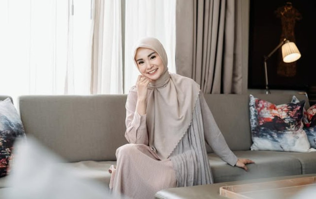 Soraya Larasati Heran Videonya saat Salat di Pinggir Jalan Bisa Viral