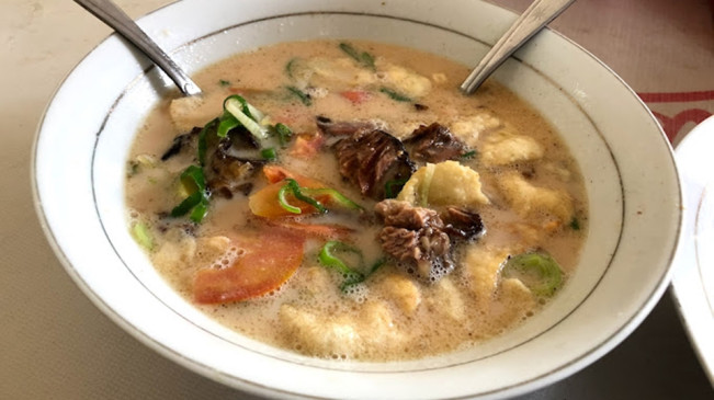 Rekomendasi Tempat Terbaik Menikmati Soto Betawi Lezat di Jakarta