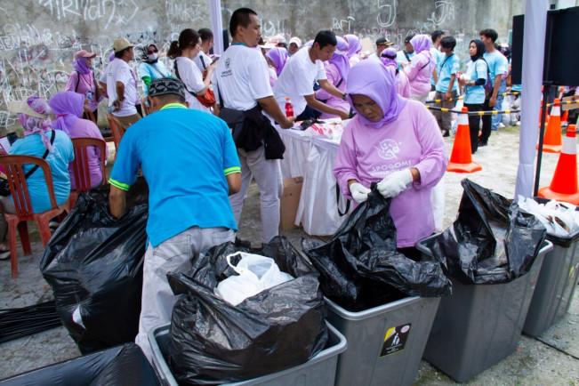 SpoGami Tren Olahraga Memungut Sampah Antarnegara
