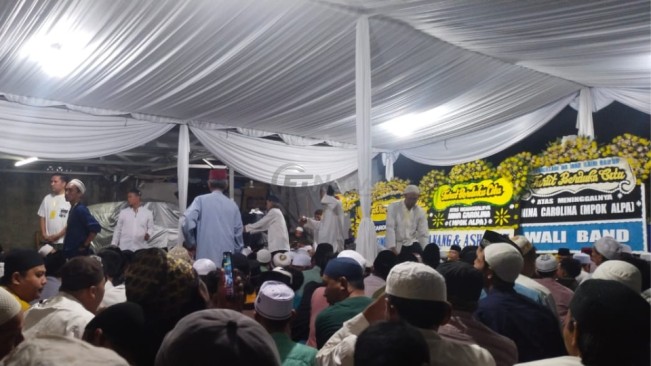Suasana Tahlilan 7 Harian Mpok Alpa: Jemaah Padati Rumah Duka