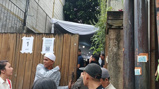  Suasana rumah duka Ibrahim Sjarief Assegaf (21/5) [Selvianus Kopong Basar]