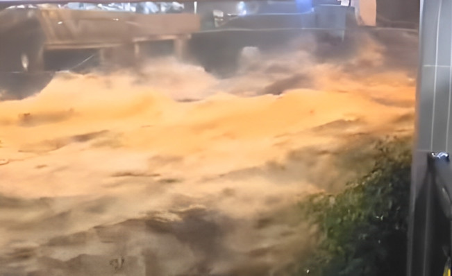 Hujan Deras di Bogor Bikin Sungai Ciliwung Mengamuk, Satu Orang Dikabarkan Hanyut