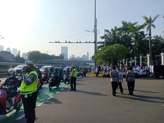 Polisi Lakukan Rekayasa Lalulintas Jelang Aksi Unjuk Rasa di DPR dan Patung Kuda