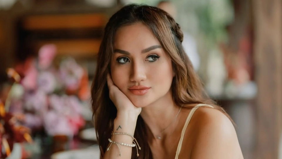 Dihujat karena Tampil Seksi Pasca Operasi, Tengku Dewi Putri Tulis Pesan Tegas