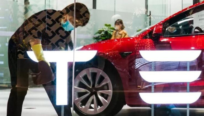 Edan, Tesla Ciptakan Baterai Mobil Listrik yang Besar