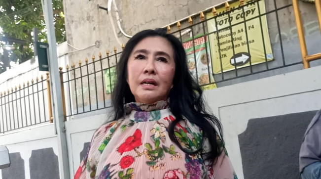 Penyanyi dangdut Tessa Mariska glowing di sidang Nikita Mizani. [FTNews]
