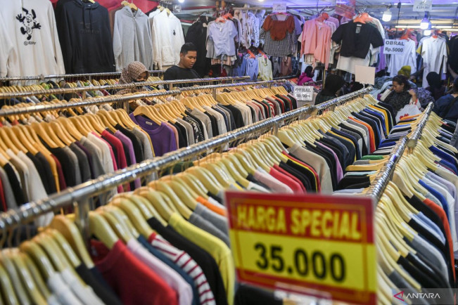 Fenomena â€˜Thriftingâ€™, Akan Menjadi â€˜Fast Fashionâ€™