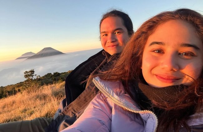 Tissa Biani dan sang kekasih, Dul Jaelani. [Instagram @tissabiani]