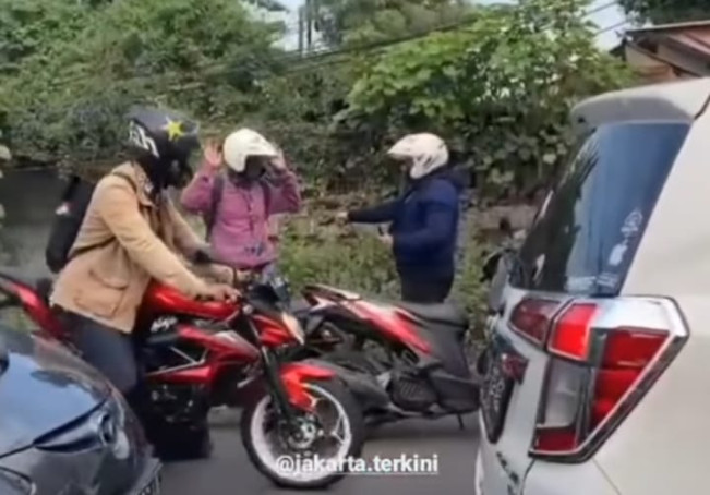 Aksi Koboi Jalanan Anggota Polsek Cakung, Todongkan Senjata ke Pengendara