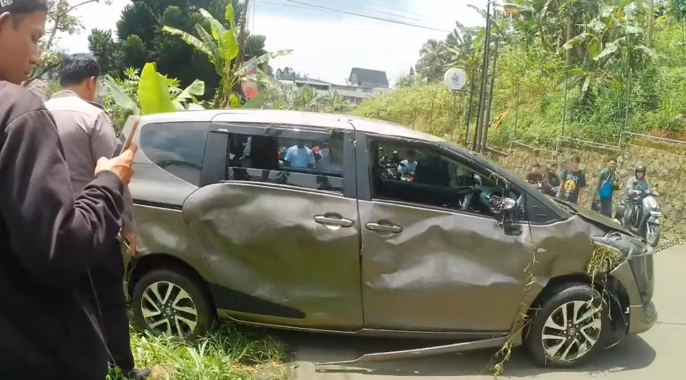 Naik ke Curug Cilember Gagal Total, Toyota Sienta Tak Kuat Nanjak dan Berakhir di Jurang
