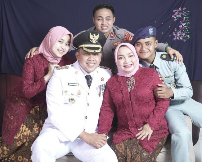 Tri Adhianto dan keluarga. [Dok. Pribadi]