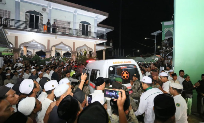 Jenazah Bakal Cawagub Aceh Tu Sop Dimakamkan di Pemakaman Keluarga