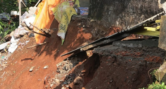 Turap longsor di RT 08 RW 02, Jalan Rawajati Timur V, Kelurahan Rawajati, Kecamatan Pancoran, Jakarta Selatan, Selasa (8/7). [Instagram @kotajakartaselatan]