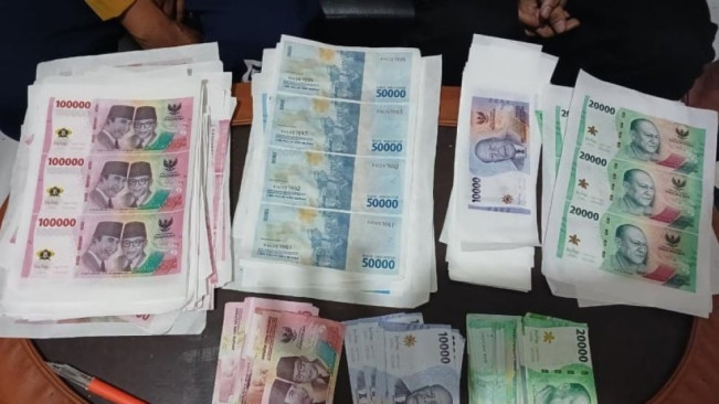 Aparat Gabungan Gerebek Tempat Percetakan Uang Palsu di Bogor, Polisi Sita Rp1,3 Miliar Siap Edar