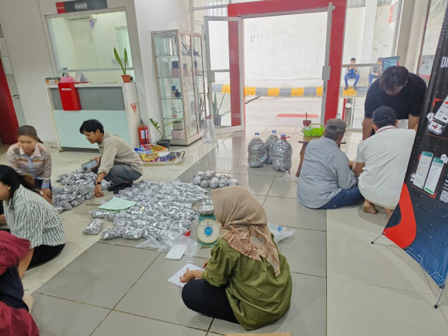 Warga Palangkaraya Beli Truk Pakai Uang Koin, Dealer Hitung Sampai 2 Hari