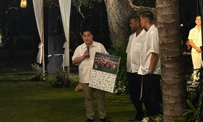 Momen Keceriaan Timnas Indonesia: Joget Bareng-Kenakan Kemeja Putih Rayakan Ultah Erick Thohir