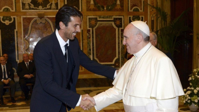 Penghormatan Kiper Legendaris Italia, Buffon untuk Paus Fransiskus