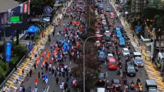 CFD Pertama di Depok, Warga Tumpah Ruah di Jalan Margonda