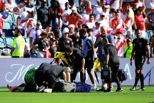 Asisten Wasit Jatuh Pingsan di Tengah Pertandingan Copa America