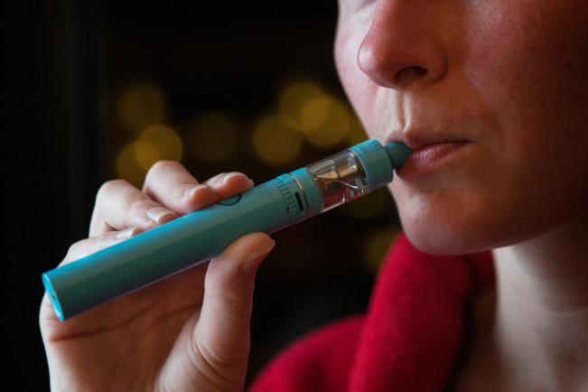 Hobi Nge-â€vapeâ€: Wanita Ini Kapok, Paru-parunya Kolaps