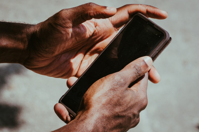 Hati-hati "Smartphone Finger", Kelingking Berubah karena Ponsel?