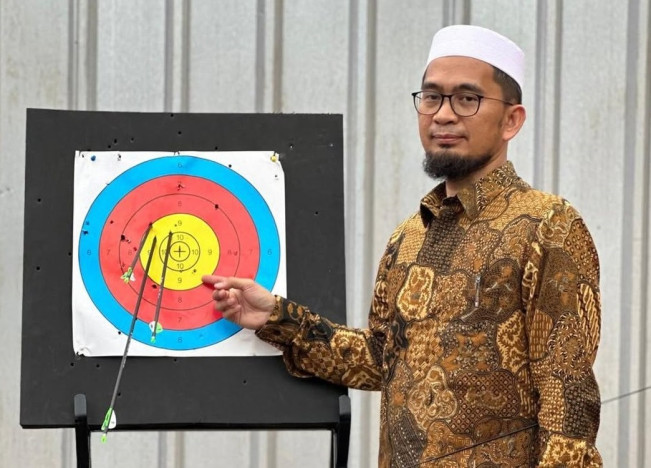 Biodata Lengkap Ustaz Adi Hidayat, Kandidat Kuat Pengganti Gus Miftah