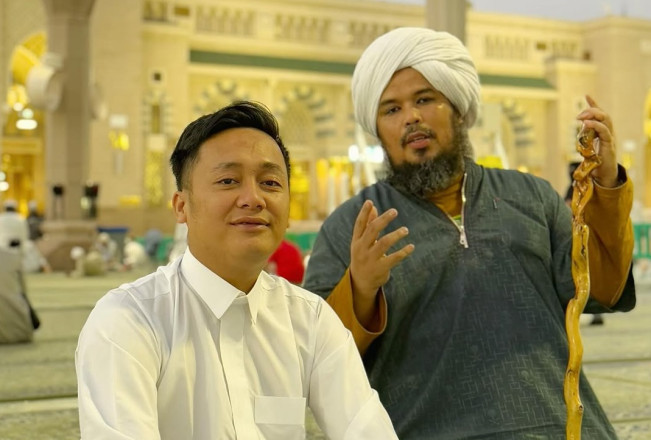 Kisruh Larangan Visa Furoda, Ustaz Derry Sulaiman Tiba-tiba Berangkat haji Bareng Raffi Ahmad, Pakai Visa Apa?