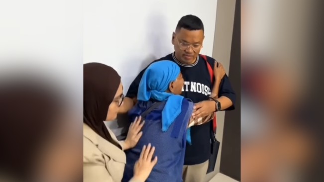Kasih Uang kepada Nenek yang Jarah AC-nya, Uya Kuya Malah Dituding Pencitraan