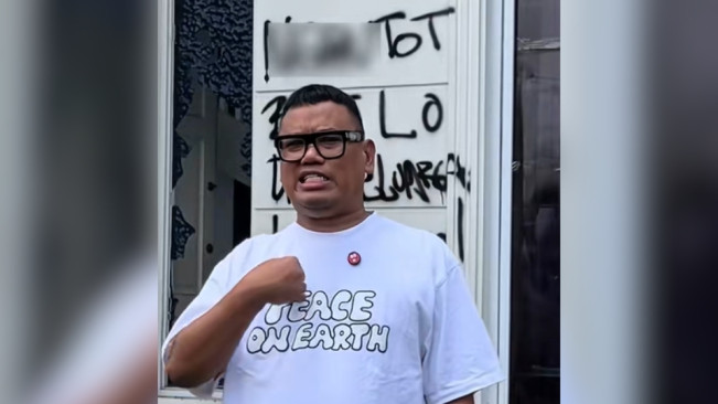 Banyak Coretan Sarkas di Rumahnya yang Dijarah, Uya Kuya: Silakan Maki Saya, Jangan Hina Keluarga Saya