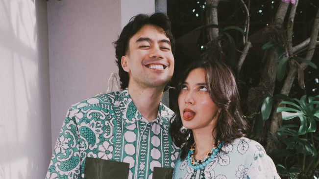 7 Potret Kemesraan Sheila Dara dan Vidi Aldiano, Ungkap Rahasia Jarang Bertengkar