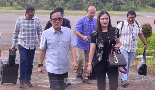Sosok Silvia Rinita Harefa, Istri Wamenaker Immanuel Ebenezer