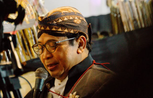 3 Fakta Mengejutkan Ki Dalang Warseno Slank: Dalang Wayang Kulit yang Inovatif dan Kekinian