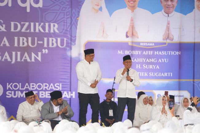 Istana Maimun Memutih, Ribuan Jamaah Sambut Antusias Bobby-Surya