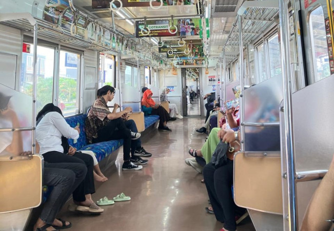 Naik Commuter dan LRT Cuma Rp 1 di Hari Pelantikan Prabowo - Gibran