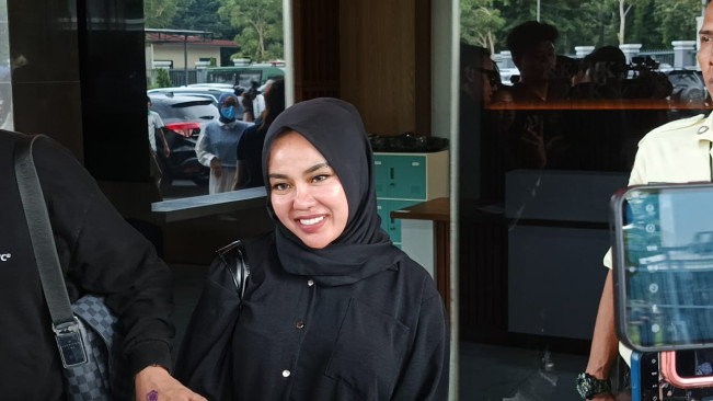 Aneh, Medina Zein Langsung Cari Minimarket Setelah Resmi Bebas Bersyarat