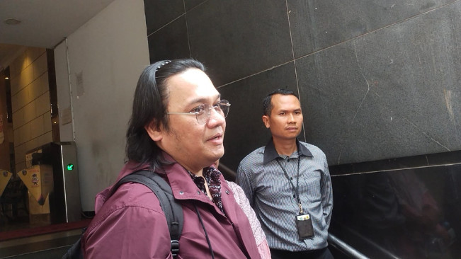 Buntut Kasus Penyiraman Air Keras, Farhat Abbas Tantang Novi Laporkan Uang Donasi Agus Salim ke Dinas Sosial