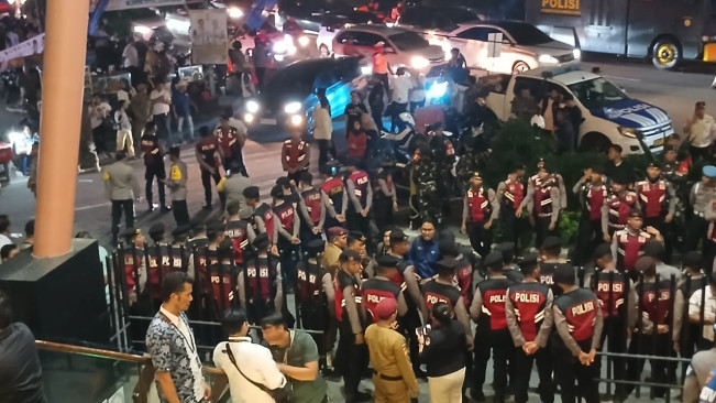 Pendukung Kedua Pasangan Calon Mulai Padati Lokasi Debat Ketiga Pilgub Sumut 2024