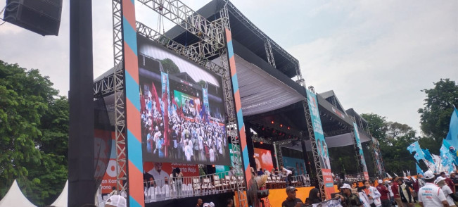Satu Setengah Jam Berlalu, RK-Suswono Belum Nampak di Lokasi Kampanye Akbar, Ada Apa?