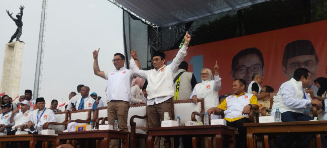 Setelah Lama Ditunggu, RK-Suswono Akhirnya Hadir di Lapangan Banteng, Pendukungnya Menyambut Hangat