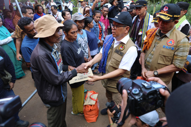Pemerintah Bakal Bangun Kembali Rumah Warga yang Rusak Akibat Konflik di Flores Timur