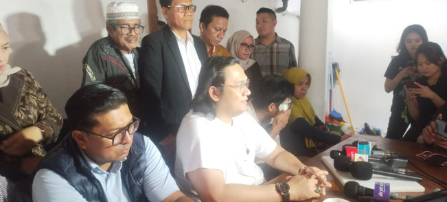 Farhat Abbas Desak Dinsos Usut Donasi Teh Novi dan Denny Sumargo: Tak Punya Izin