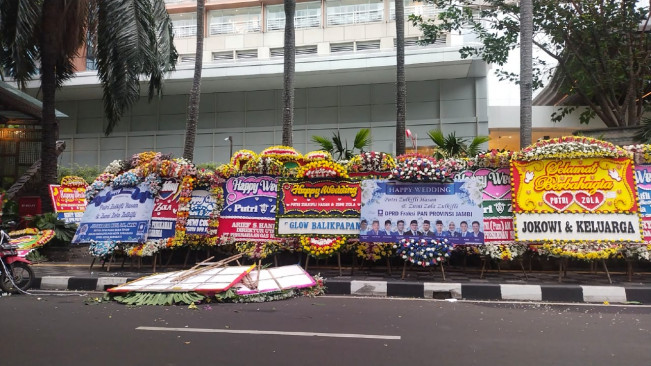 Resepsi Pernikahan Putri Zulhas dan Zumi Zola Berlangsung Meriah, Tapi Sayang Tertutup...