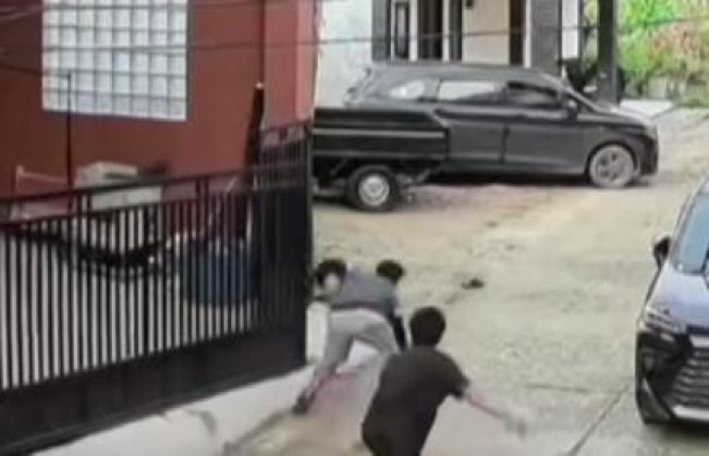 Warga Samarinda Kejar Pria yang Diduga Maling Viral di Medsos, Ternyata Masalah Tidak Membayar Michat