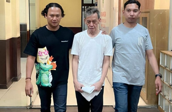 Tertunduk Lesu Saat Digiring Polisi, Begini Penampakan Fariz RM Usai Ditangkap Polisi Terkait Kasus Penyalahgunaan Narkoba