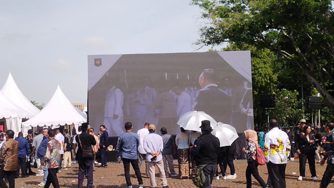 Jelang Pelantikan 481 Kepala Daerah, Masyarakat Hingga Kerabat Padati Silang Monas