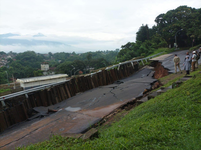 Jalan Amblas di Jalan Batu Tulis Bogor, Polisi Lakukan Rekayasa Lalu Lintas