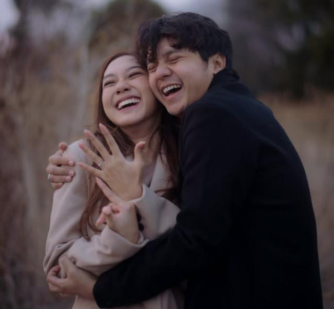 Pasangan Arbani Yasiz dan Ica Resmi Bertunangan, Liburan di Jepang Jadi Momen Spesial